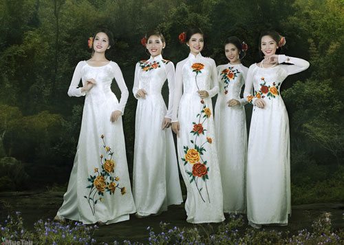 Nhiếp ảnh: Mực Tàu - Đăng Khoa. Trang điểm: Huấn, Trung Lạc, Nhất Duy, Trí Trần, Đăng Vy. Tóc: Don Hậu, Duy Nguyễn. Stylist: Vô Thường.